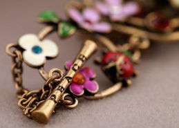 女人飾界 歐美復古手鏈批發，開啟時尚飾品新篇章