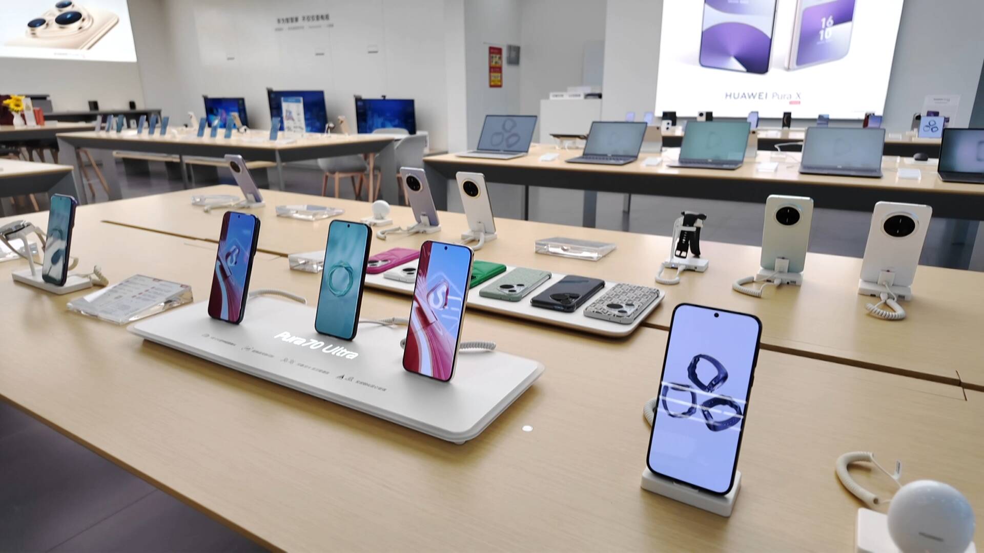 利津:電子產(chǎn)品銷售火爆 "后高考經(jīng)濟(jì)"升溫